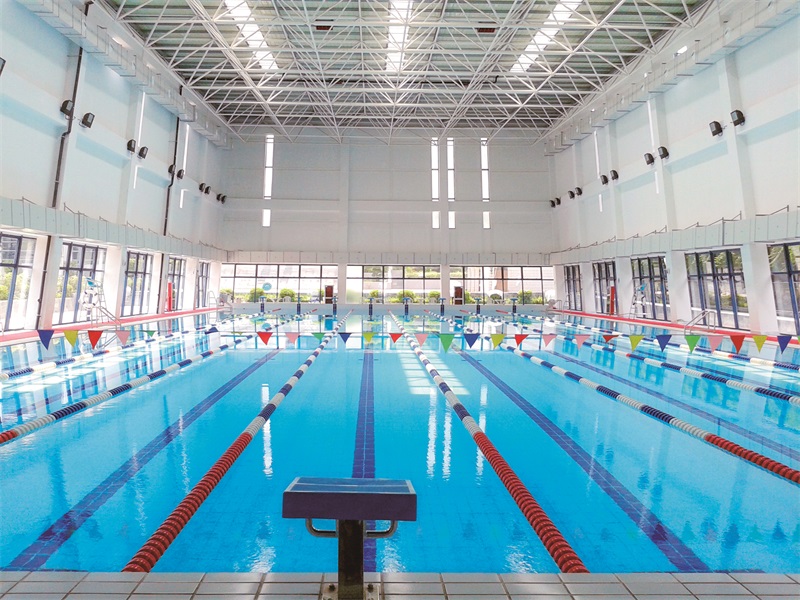 低氯泳池